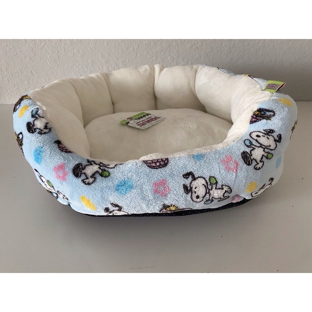 Peanuts Snoopy Small Dog Pet Cozy Cuddler Bed Easter Basket Eggs 19 X 15 X‎ 7”